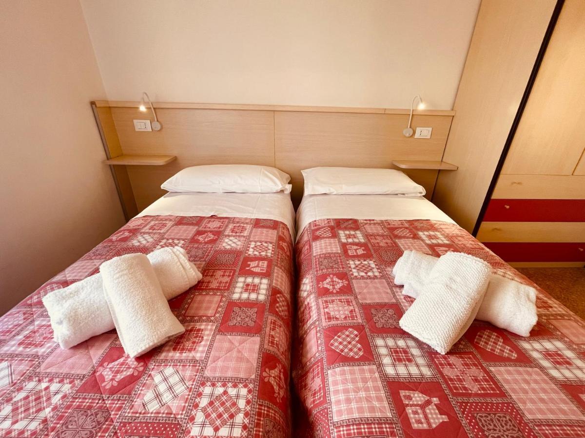 App4Rent Saturno 4 - Family Apartment, Wifi, Parking 리도 디 예솔로 외부 사진